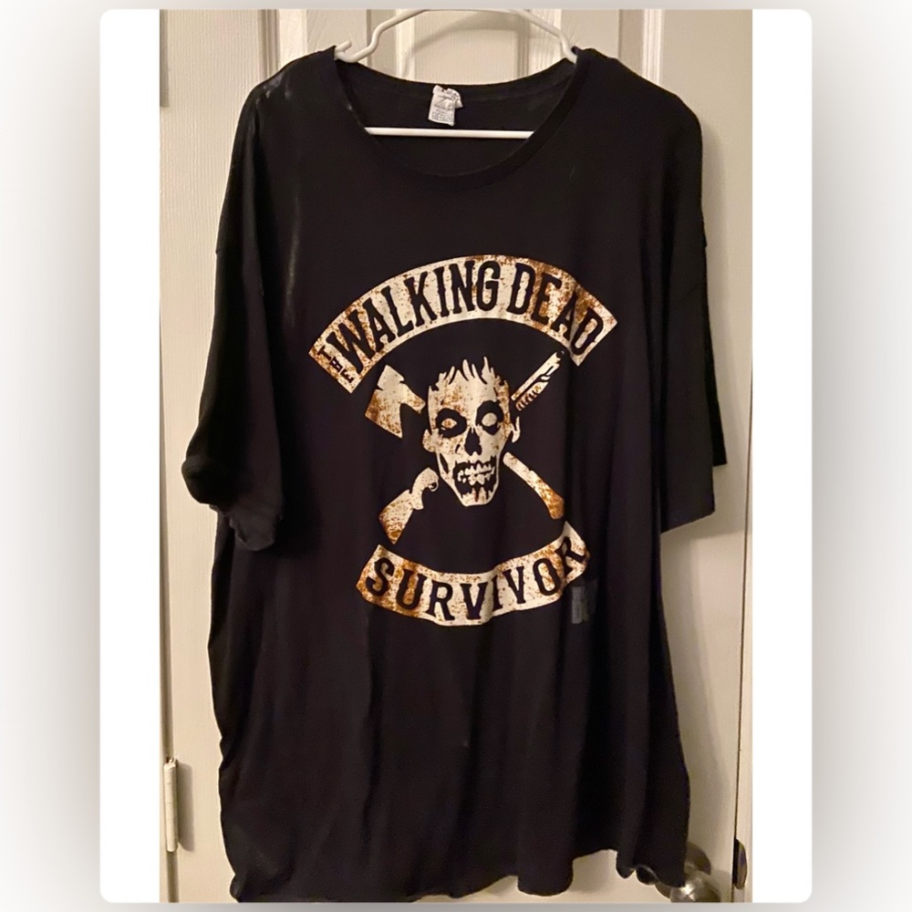 Unisex Walking Dead T-Shirt.